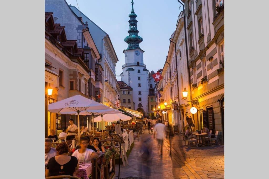 Vip Apartment In Old Town With Free Parking Bratysława Zewnętrze zdjęcie
