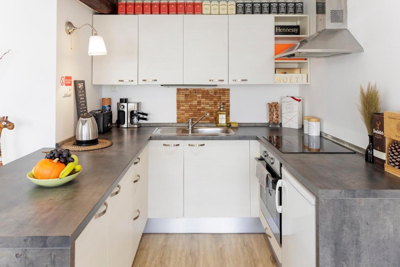 Vip Apartment In Old Town With Free Parking Bratysława Zewnętrze zdjęcie