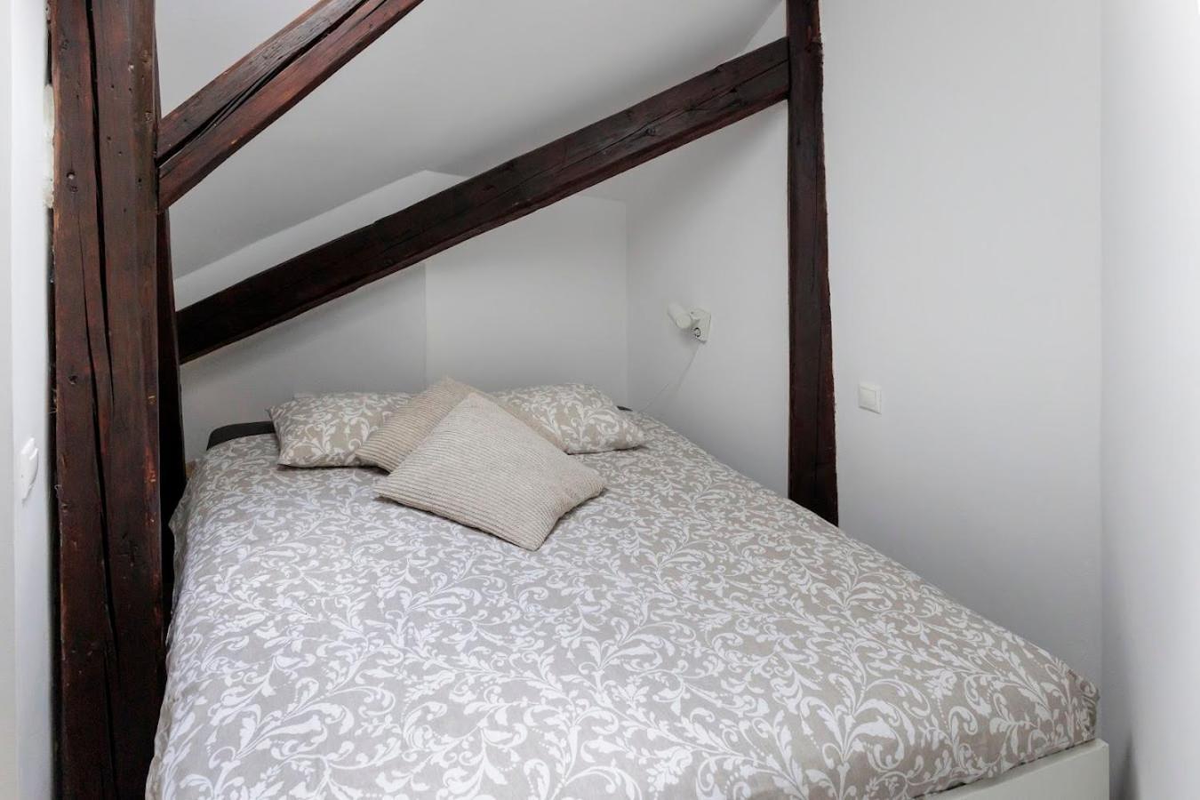 Vip Apartment In Old Town With Free Parking Bratysława Zewnętrze zdjęcie