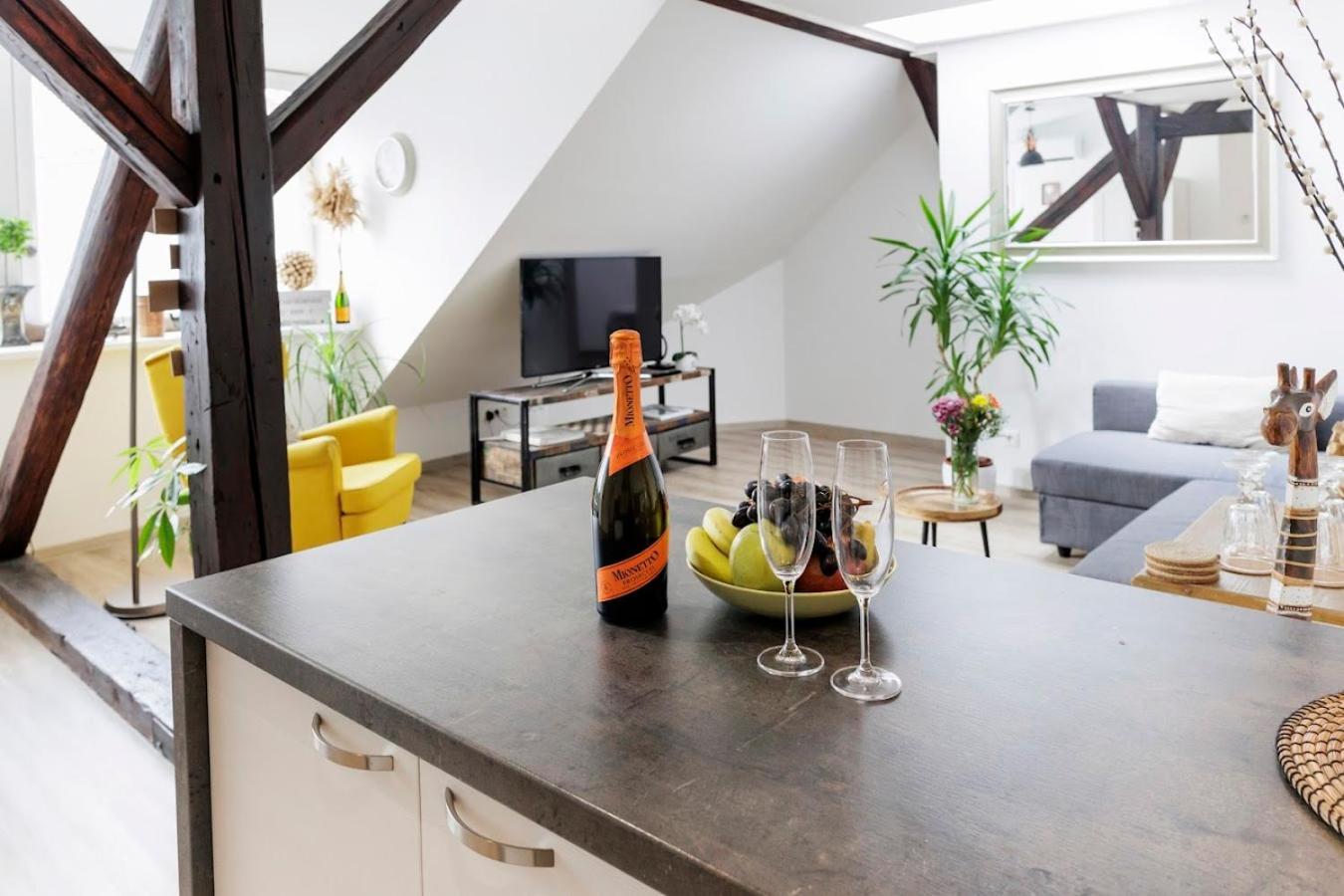 Vip Apartment In Old Town With Free Parking Bratysława Zewnętrze zdjęcie