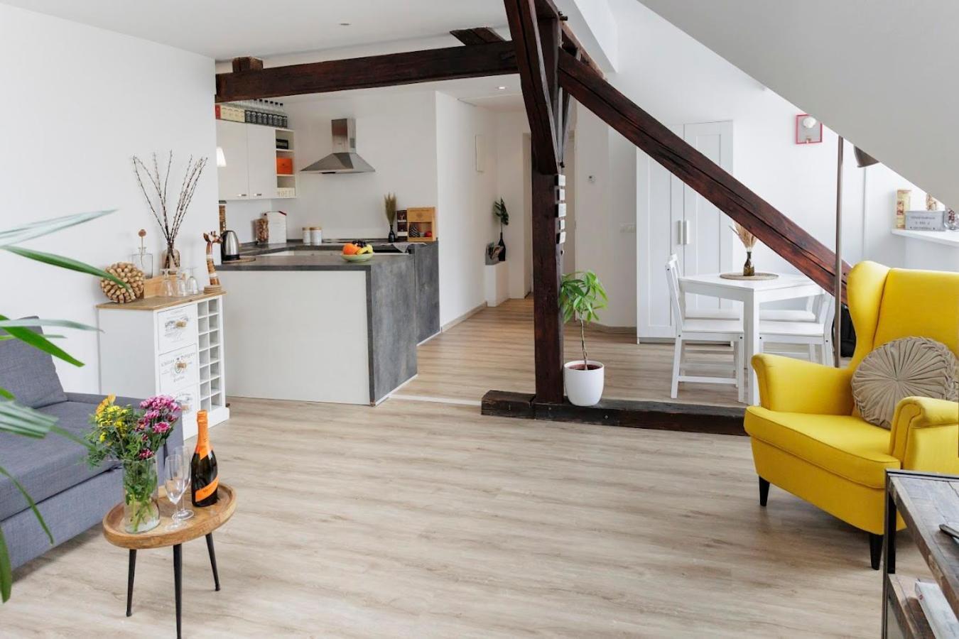 Vip Apartment In Old Town With Free Parking Bratysława Zewnętrze zdjęcie