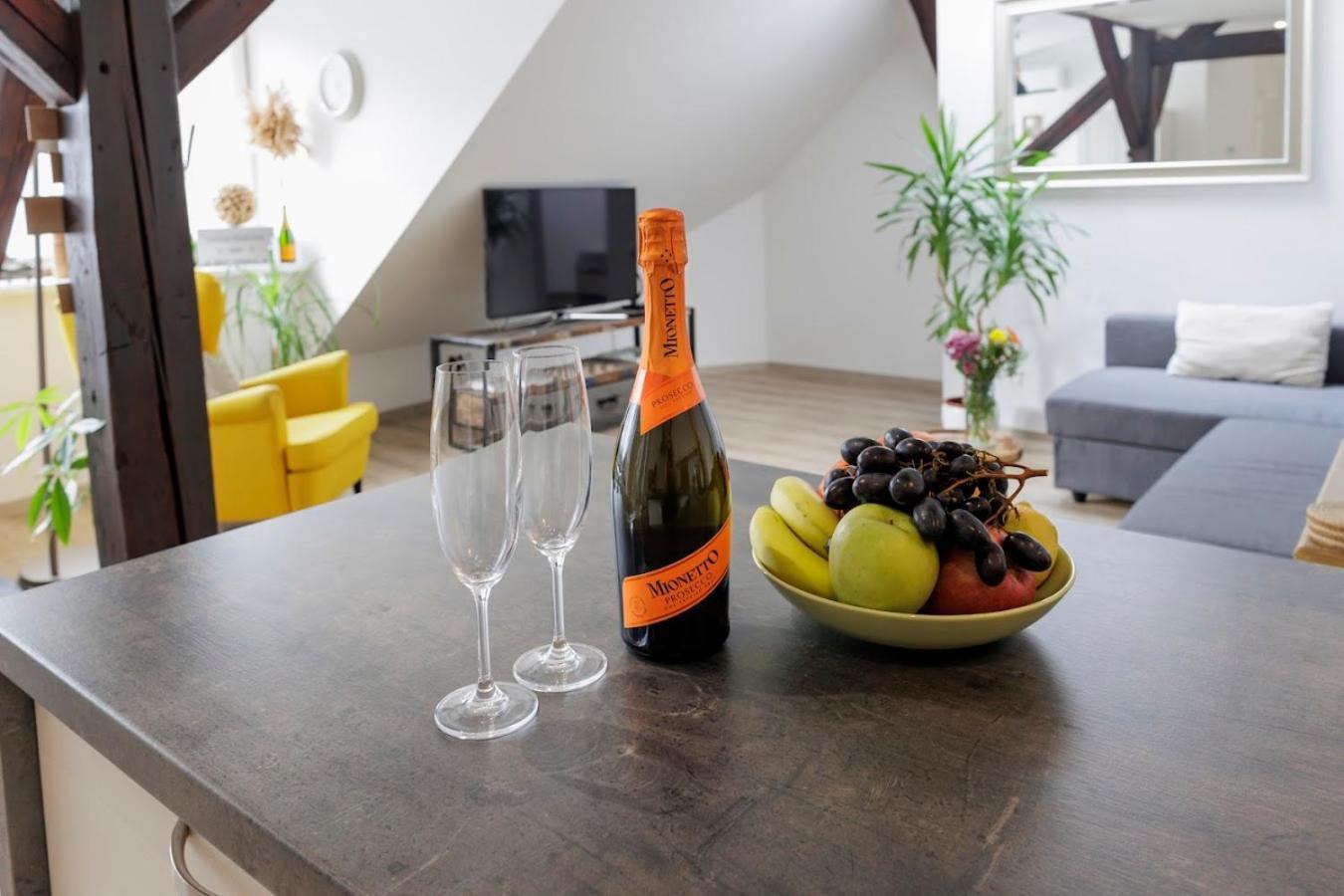 Vip Apartment In Old Town With Free Parking Bratysława Zewnętrze zdjęcie
