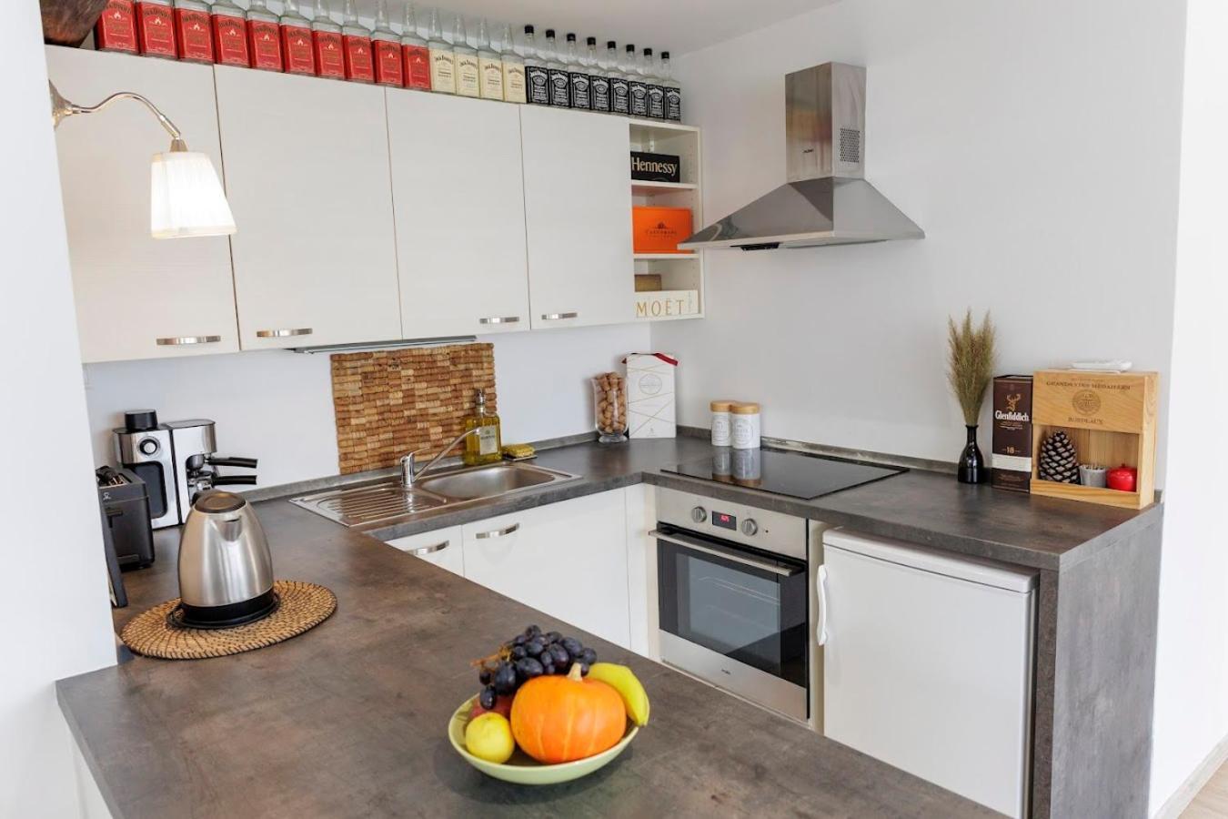 Vip Apartment In Old Town With Free Parking Bratysława Zewnętrze zdjęcie