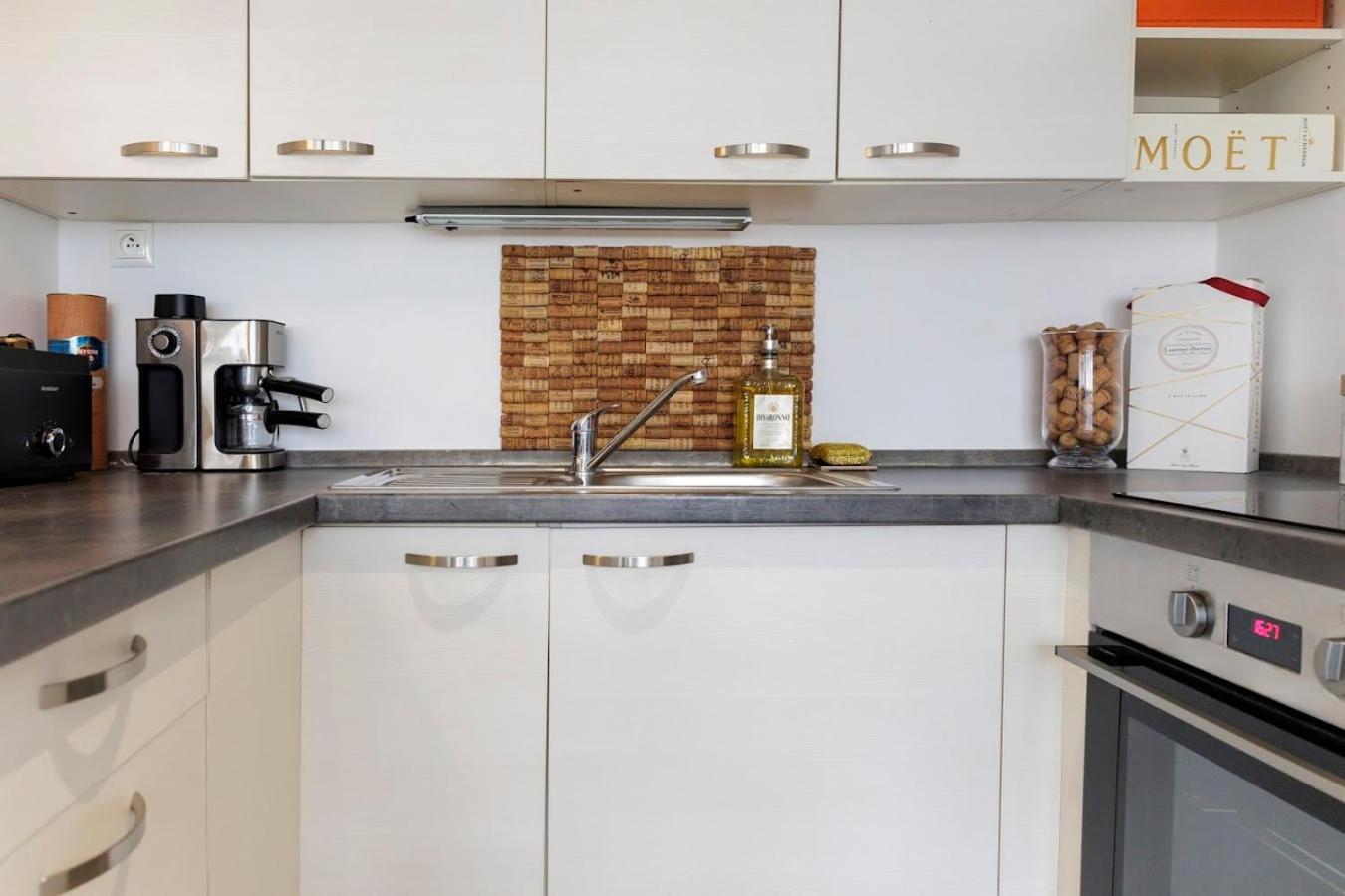 Vip Apartment In Old Town With Free Parking Bratysława Zewnętrze zdjęcie