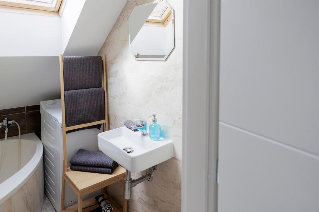 Vip Apartment In Old Town With Free Parking Bratysława Zewnętrze zdjęcie